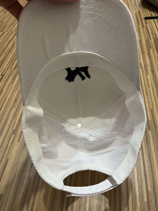 Бяла шапка New Era