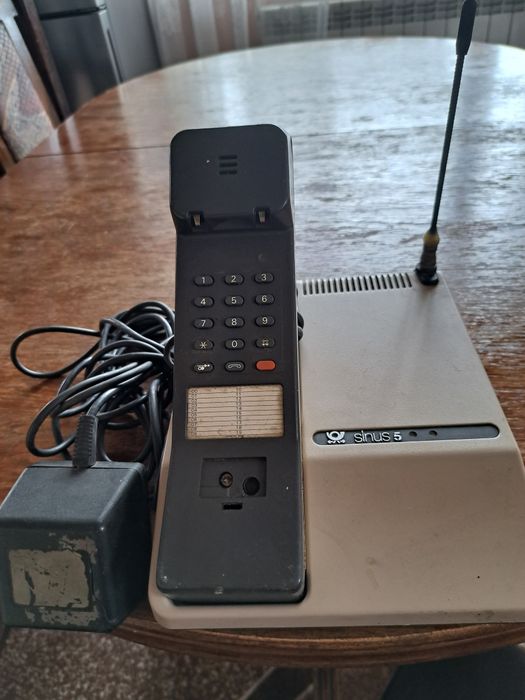 Продавам радио телефон