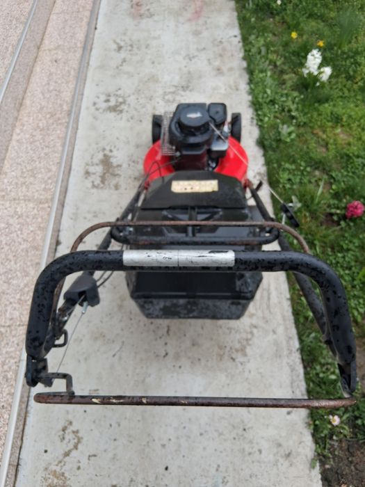 Vând mașină de tuns iarba pe benzină Impos 4620 S.