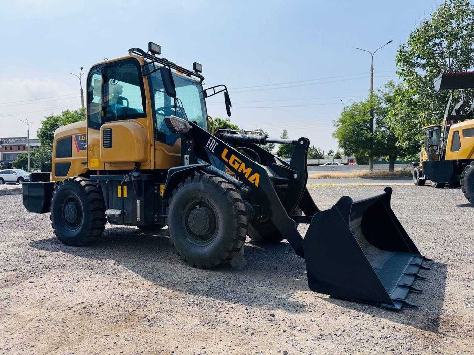 Фронтальный мини погрузчик от завода Lugong LM916 0.5 кубов