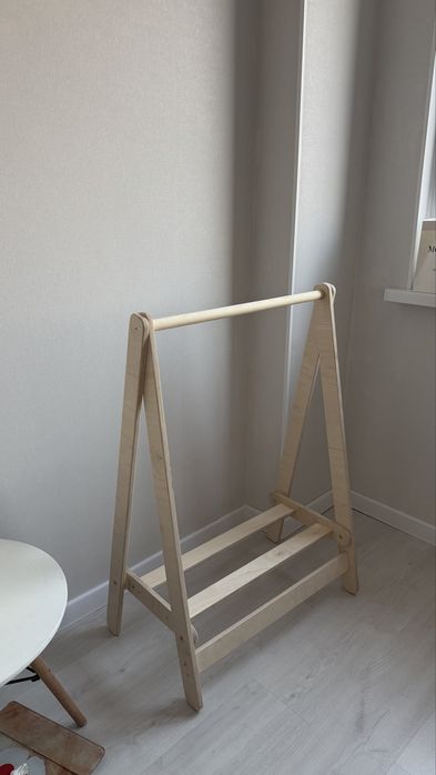 Вешалка детская деревянная