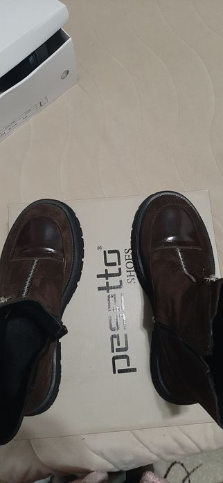 Чисто нови дамски боти