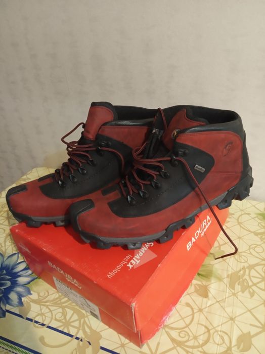 Продам новые кроссовки