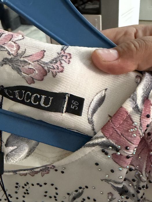 Продаю платья разные