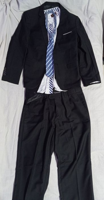 Мъжки костюм размер L