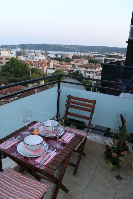 Дава се под наем Двустаен апартамент в Варна, Център - 60 кв.м за 433.5 € - Снимка #3