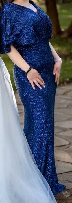 Два броя официални рокли-носени за няколко часа