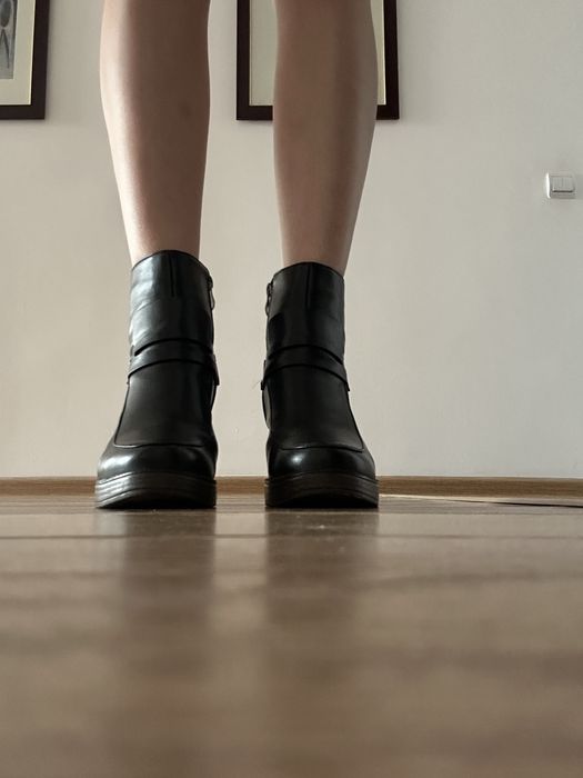 Ботинки на устойчивам каблуке