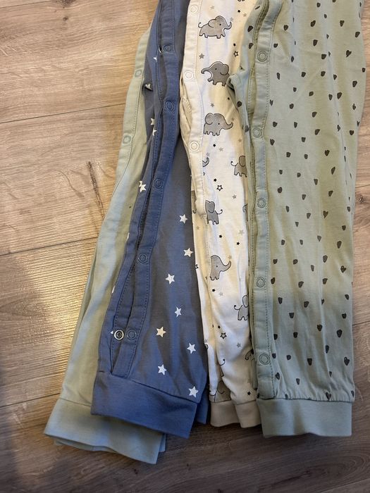 H&M, salopete/pijamale. Marimea 98. Pret 50 lei
