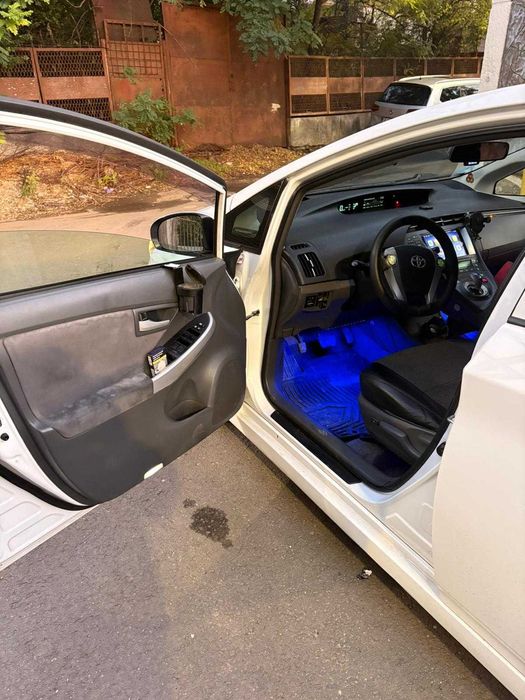 vand toyota prius 2012