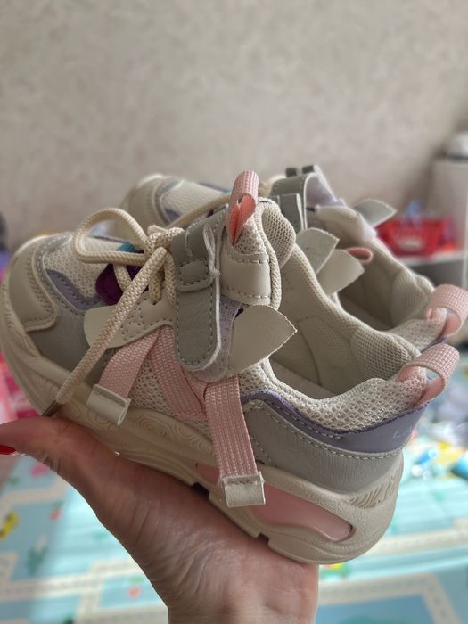 Кроссовки доя девочки