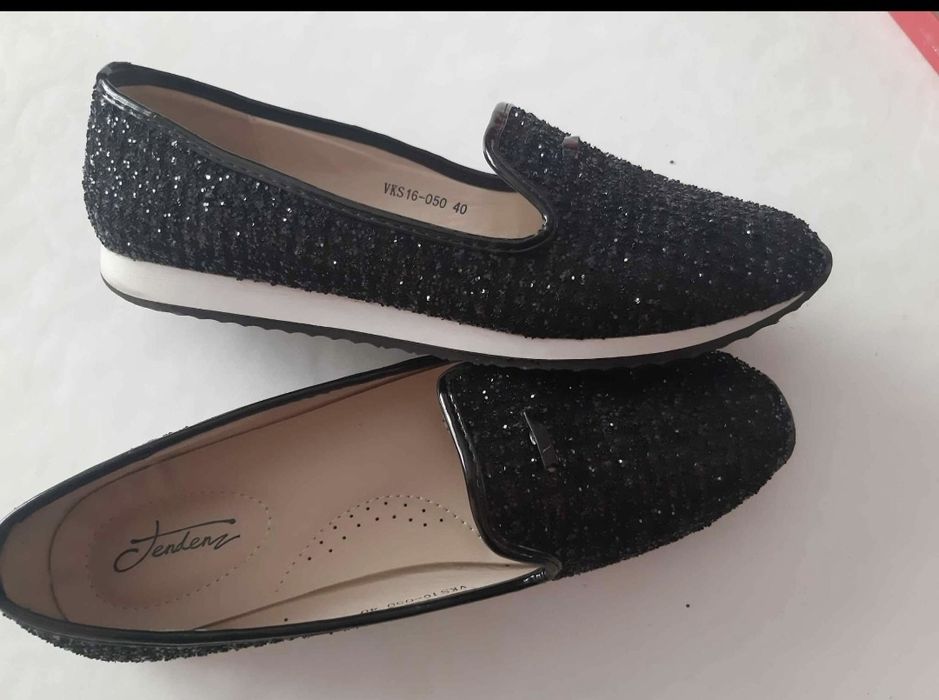 Черни дамски обувки с ефект