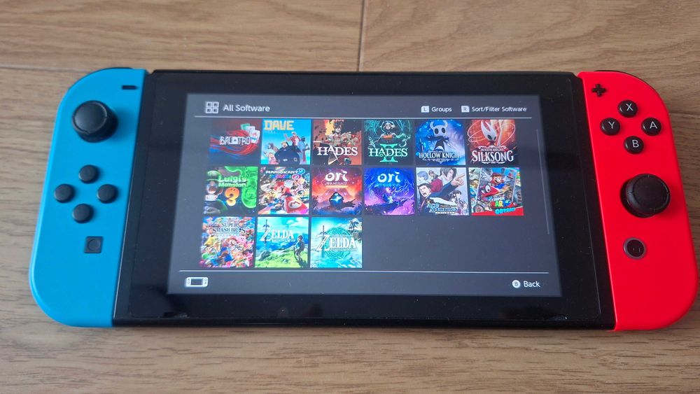 Nintendo Switch V2, 128GB карта и много екстри