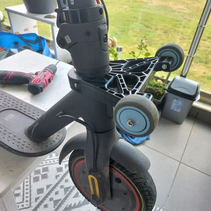 Suport transport / depozitare cu roti trotineta electrica Xiaomi M365 / Pro / 1S