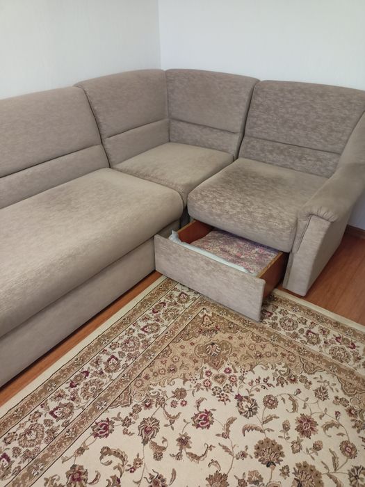 Угловой диван и кресло