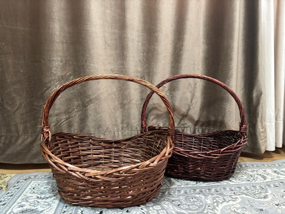 Корзины плетенные коричневого цвета