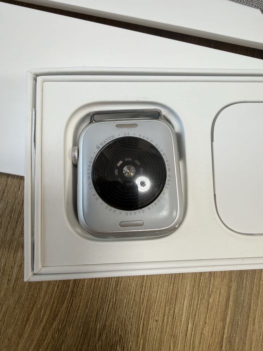 Apple Watch SE 2 44mm – Като нов, 100% Battery Health