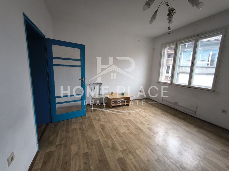 Етаж от къща  в централната част на град Варна.