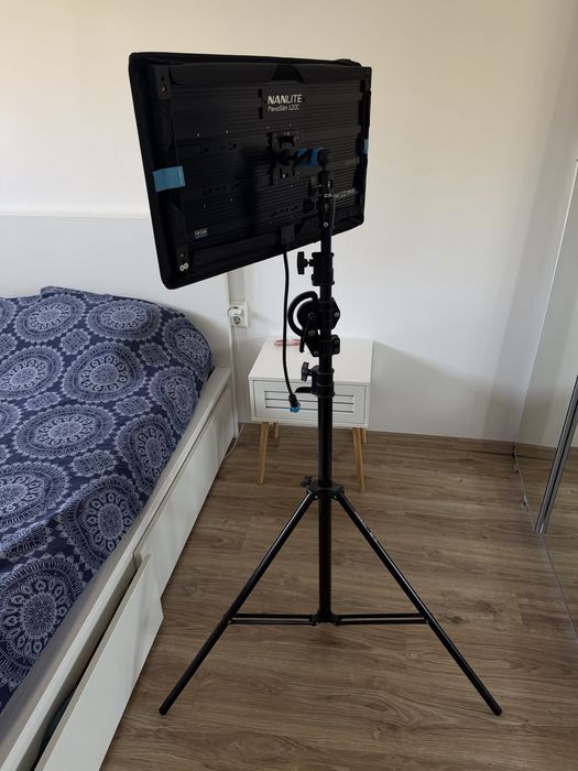 Професионално осветление Nanlite PavoSlim 120c + статив