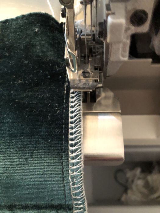 Шестиниточный оверлог.