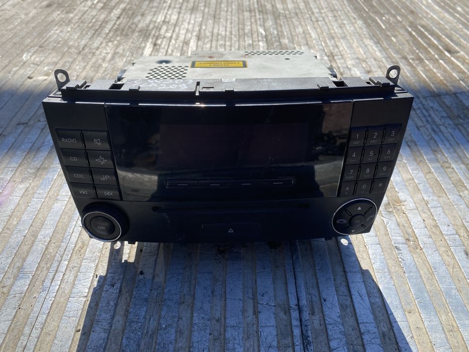 Radio CD Mercedes CLK W209 C W203 Pret 300 lei