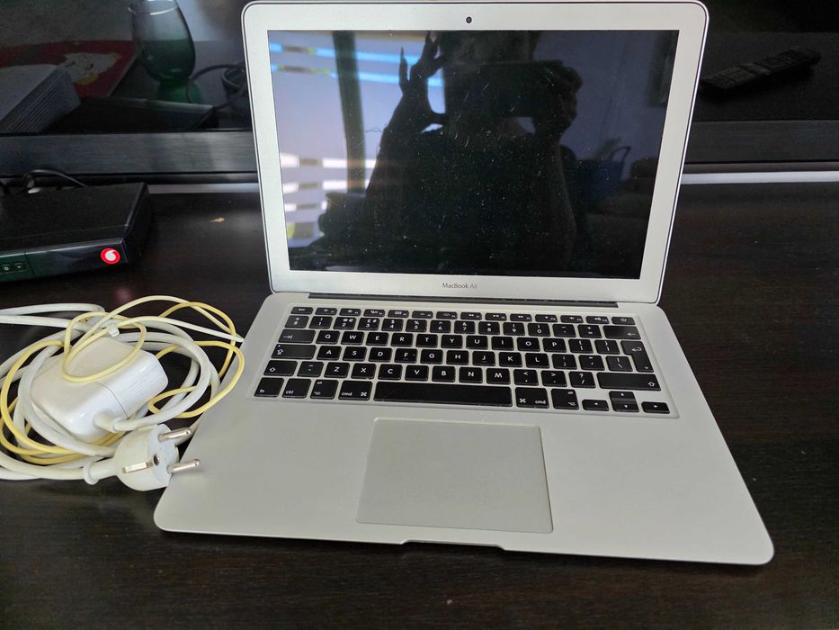 Apple MacBook Air 13 Model :A1466 EMC : 2925