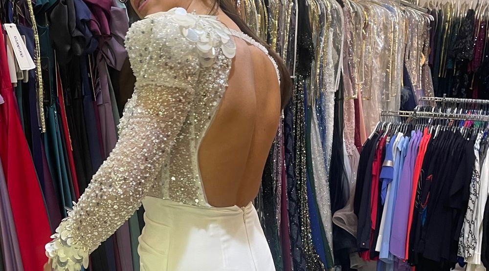 Официална рокля.