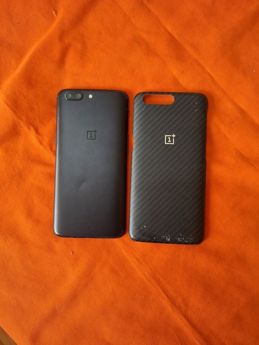 One plus 5 . 128gb/8gb ram