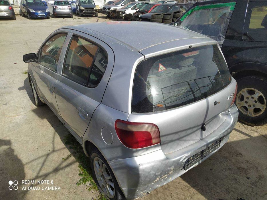 Toyota Yaris 1.0 бензин 68к.с. 2000г. на части.