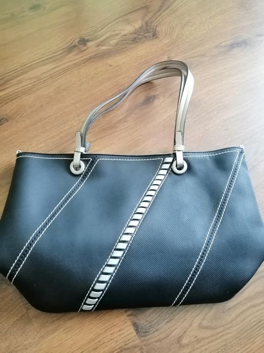 Много чанти нови