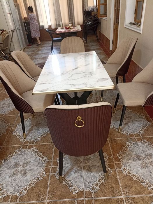 Кухонный уголок ,стол стул ва гарнитурлар сотилади сифатига гарантия