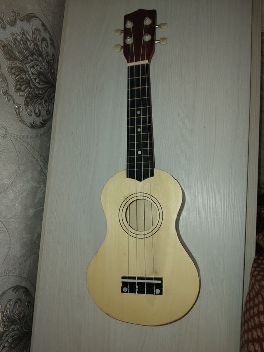 Продам музыкальный инструмент УКУЛЕЛИ