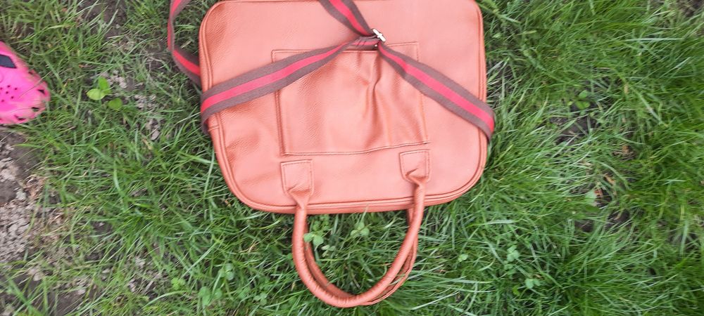 Geanta avon ptr laptop nouă