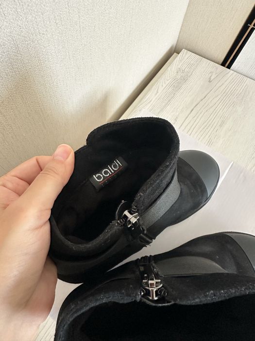 Продам осенние сапожки Baldi