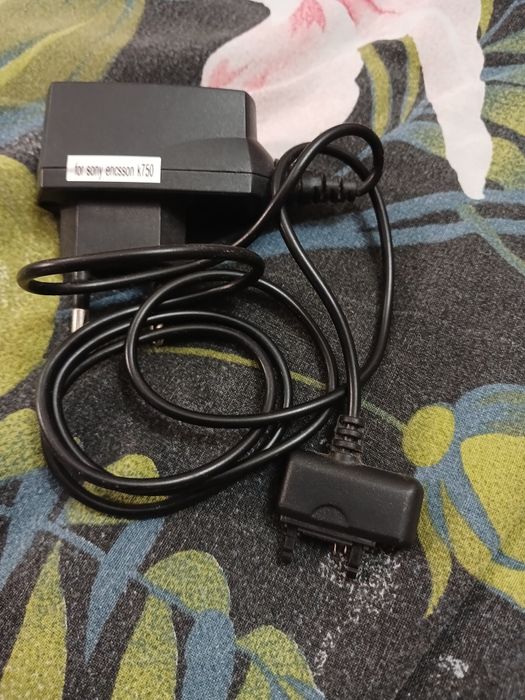 Зарядка для Sony Ericson. Пишите