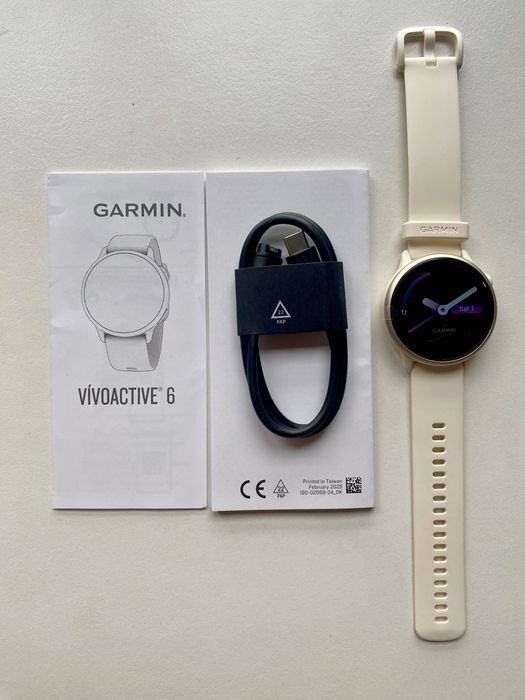 Смарт часовник Garmin Vivoactive 6 (42 mm) — Lunar Gold with Bone Band