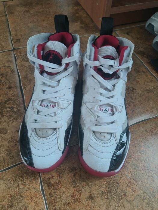 Jordan Jumpman Two Trey маратонки за момче 37.5
White Gym Red Black