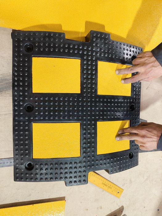 Идн лежащей полицейский