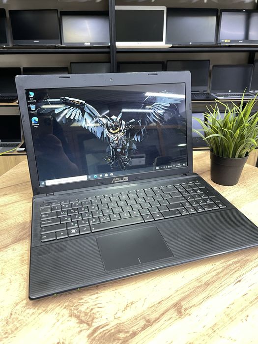 Ноутбук Asus в хорошем состояний