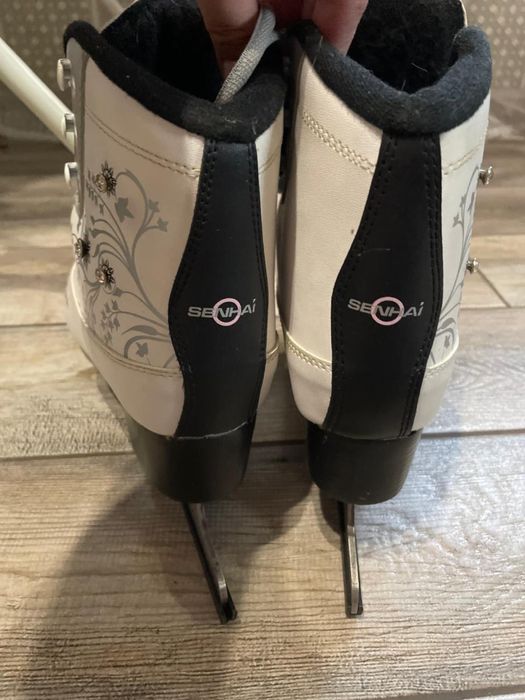 Продам коньки для девочек (девушек)