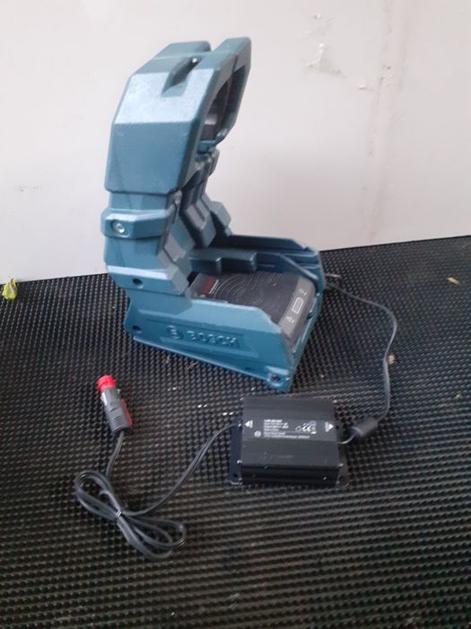 Vand încărcător Bosch 12V