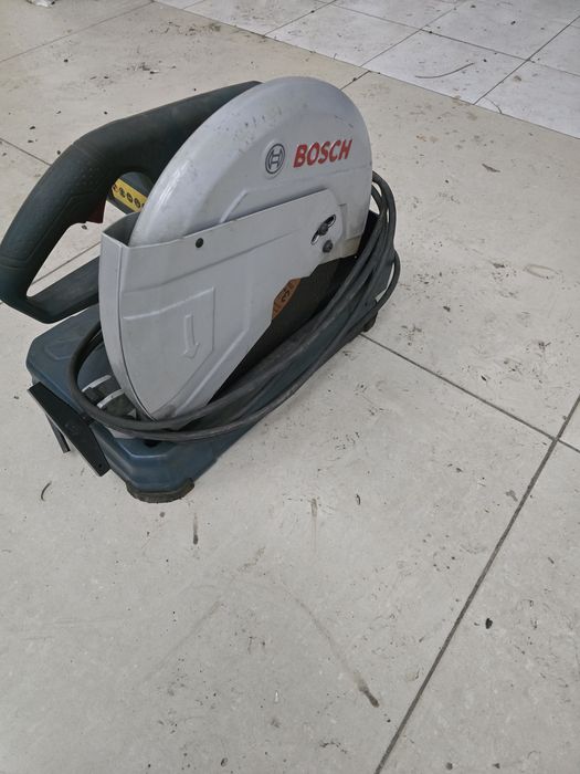 Углорез Bosch...