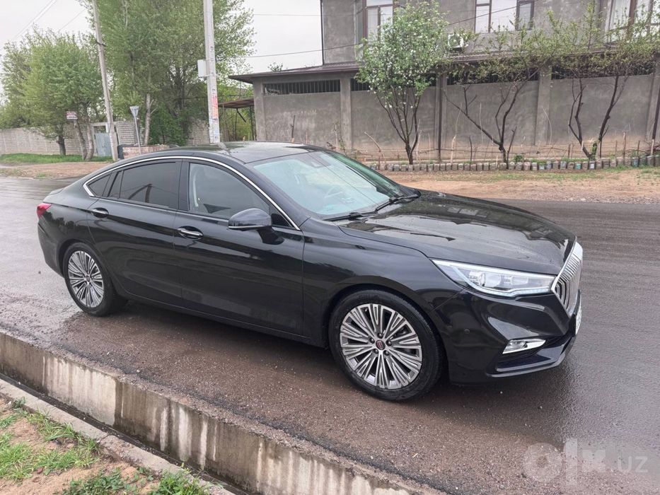 Hongqi H5 sotiladi