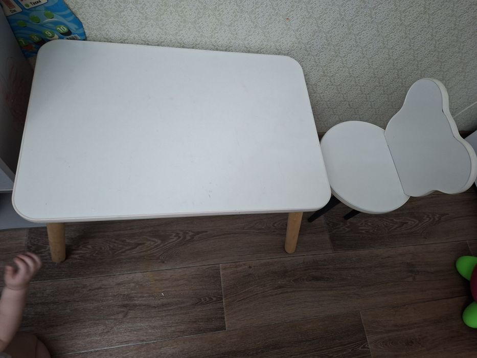 Продам в хорошем состоянии стульчик + стол