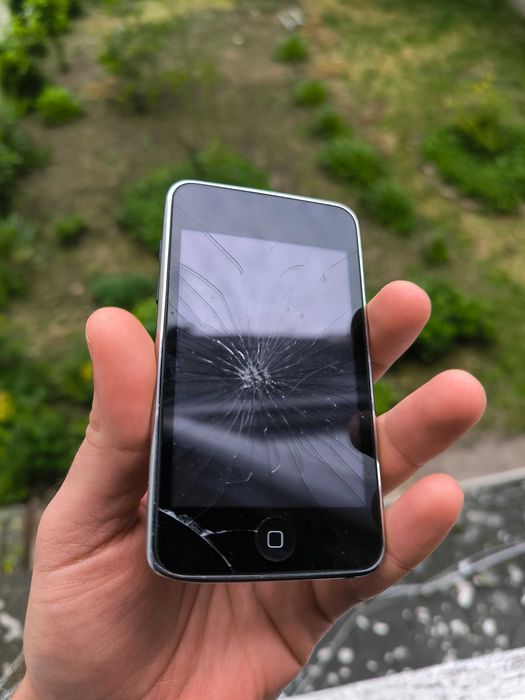 iPod Touch 2nd Gen 8gb - за части