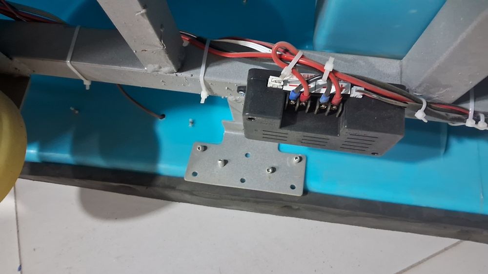 Afto dron sotiladi batareylali