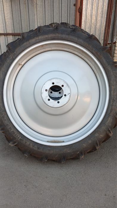 Продам шины,двигатель ямз 238