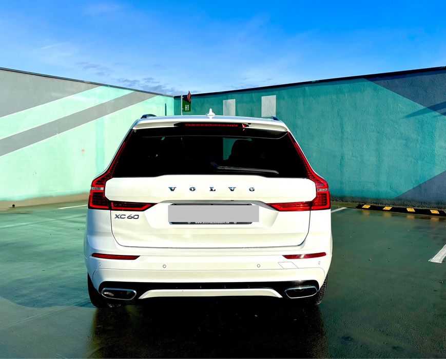 Volvo XC60 4X4 R-DESIGN Crystal White