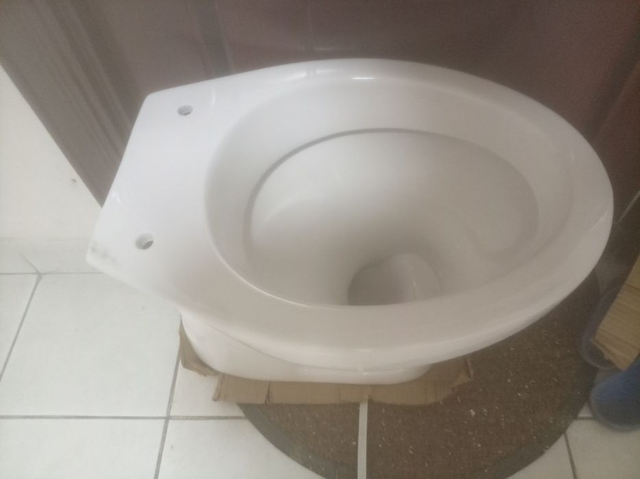 Vând vas wc nefolosit, ambalaj original