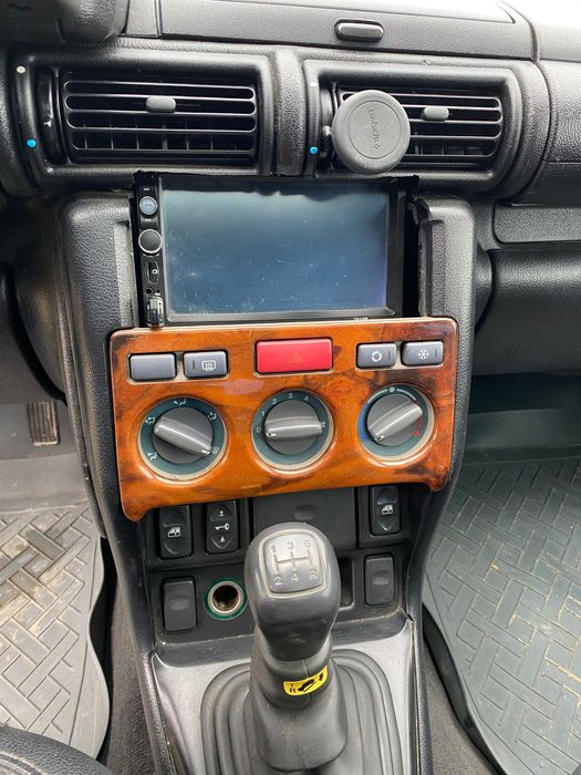 Vând Land Rover , an 2000